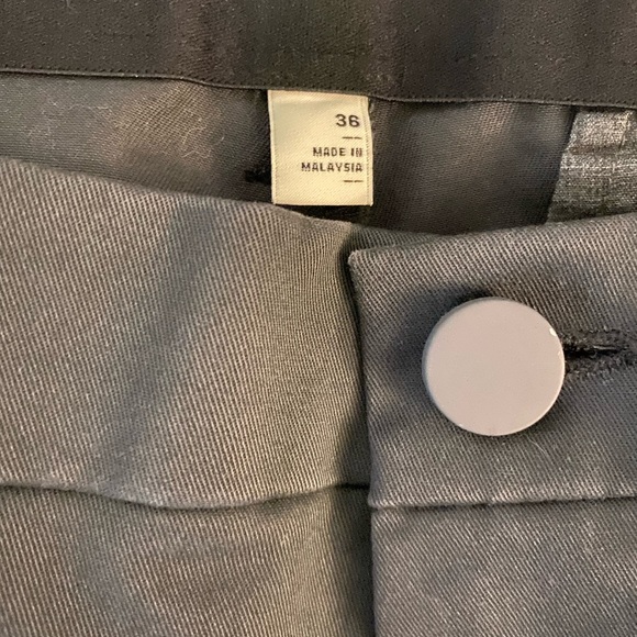 Mens dark gray shorts (36) - Picture 2 of 3